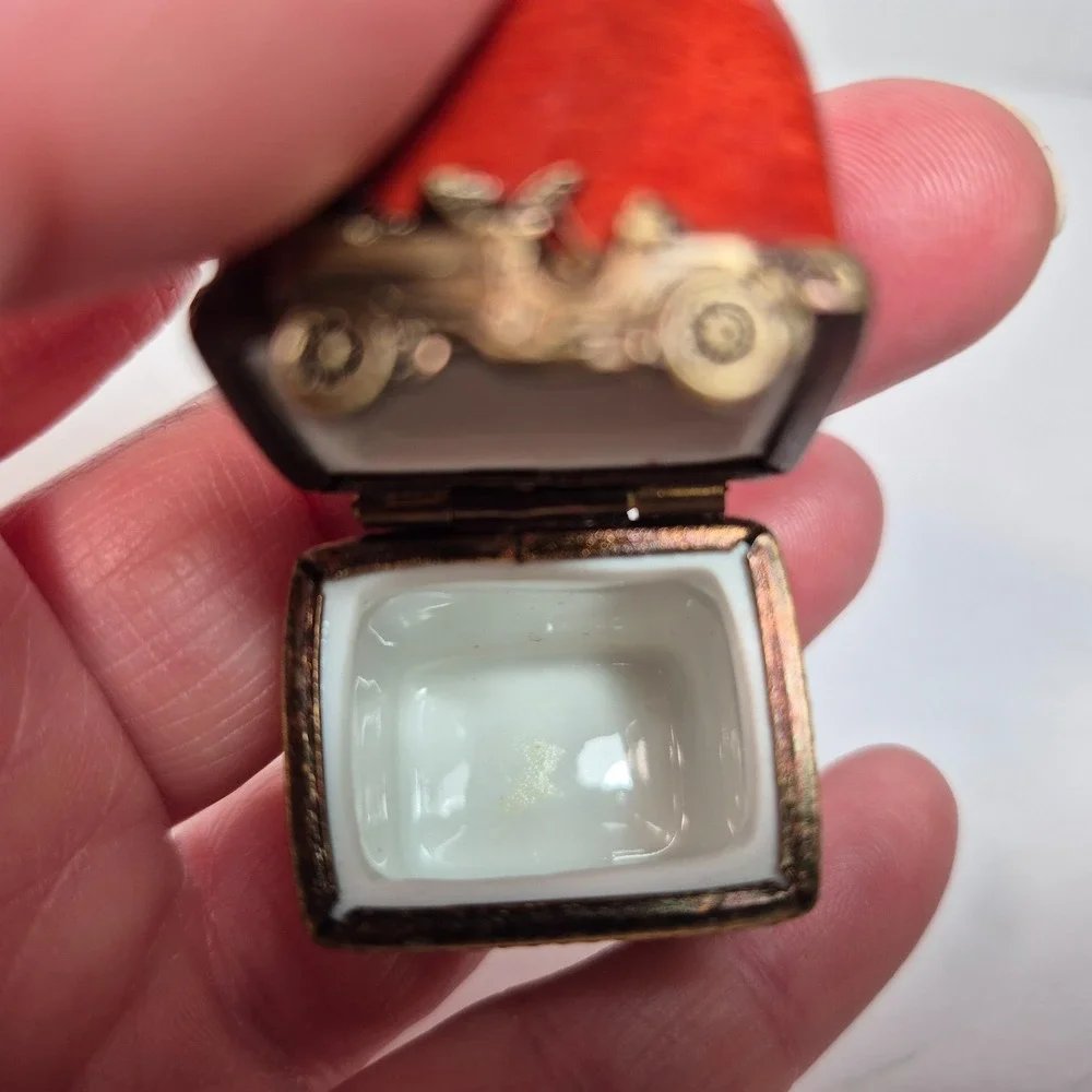 Peint Main Limoges France Chamart Porcelain Trinket Box Dallas / Paris 4936 Mile - Picture 7 of 9